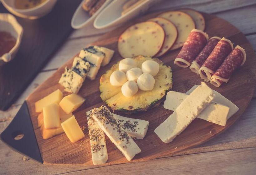 Seagull Hotel And Apartments