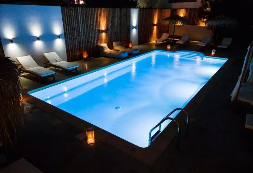 Seagull Hotel And Apartments