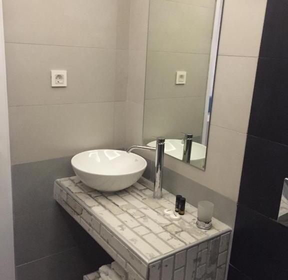 Seagull Hotel And Apartments