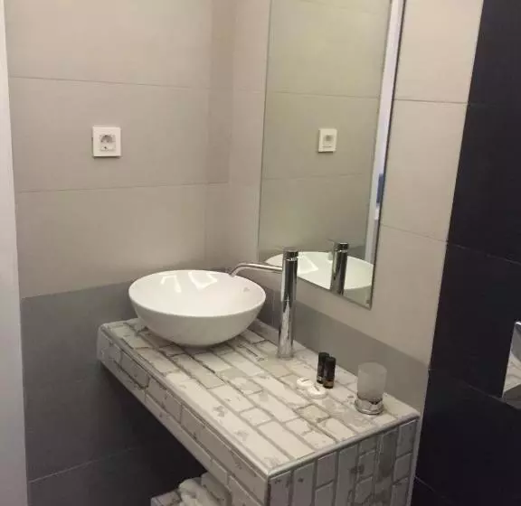 Seagull Hotel And Apartments