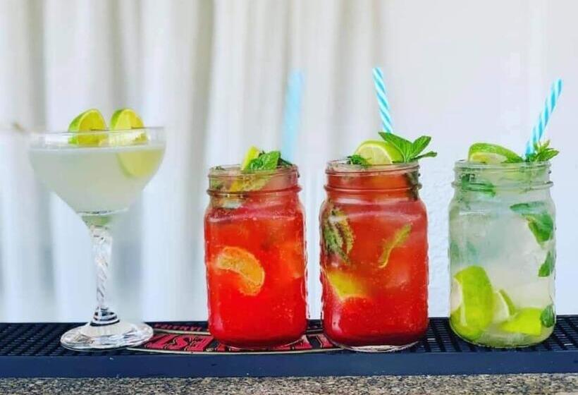 Seagull Hotel And Apartments