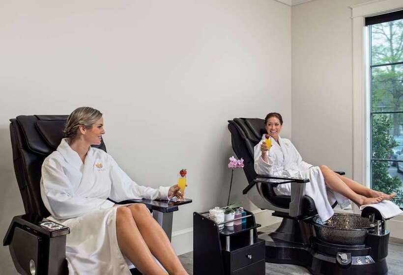 Royal Palms Apartment