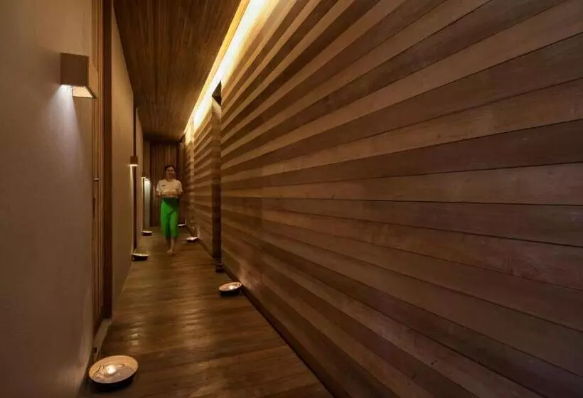 Haadtien Beach Resort