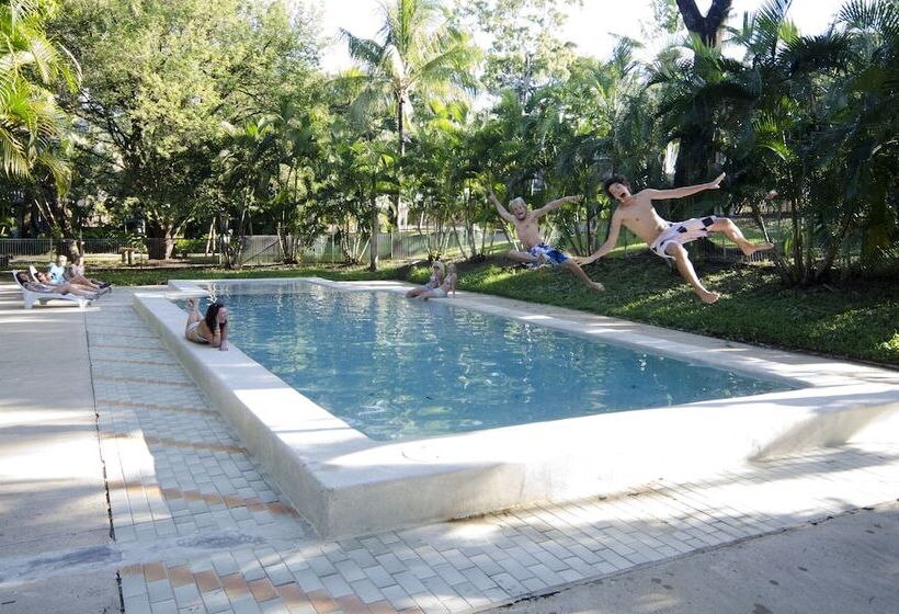 Base Airlie Beach Resort   Hostel