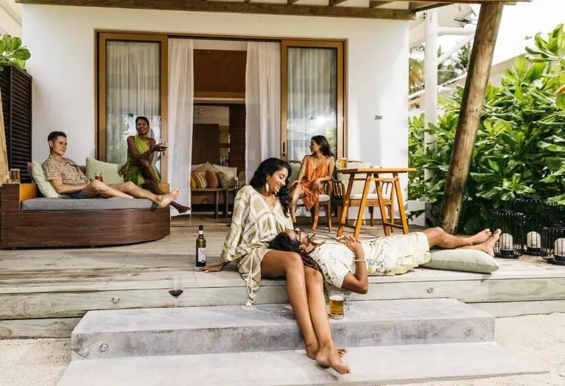 هتل Cinnamon Hakuraa Huraa Maldives  - All Inclusive - Adults Only
