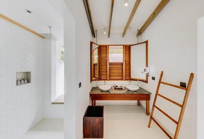 هتل Cinnamon Hakuraa Huraa Maldives  - All Inclusive - Adults Only