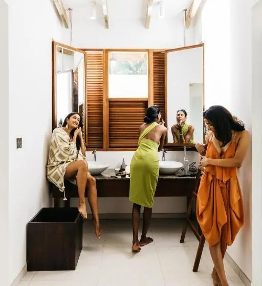 هتل Cinnamon Hakuraa Huraa Maldives  - All Inclusive - Adults Only