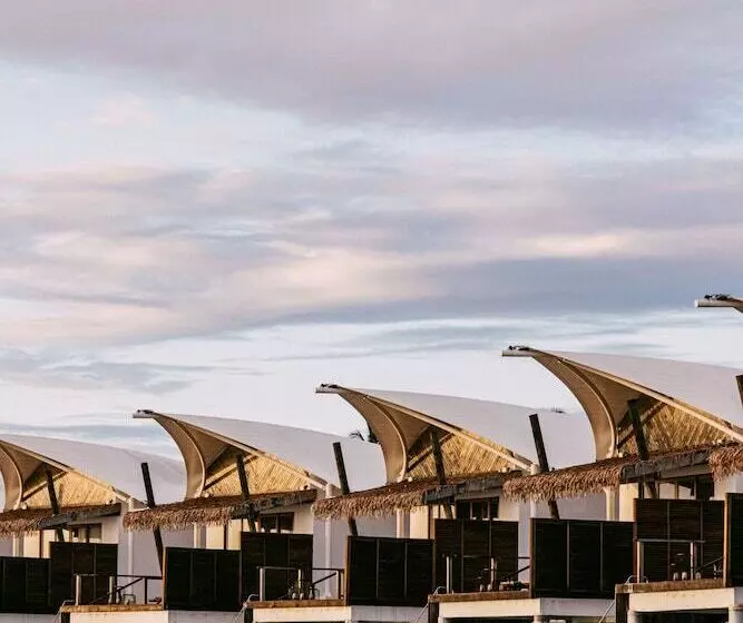 هتل Cinnamon Hakuraa Huraa Maldives All Inclusive