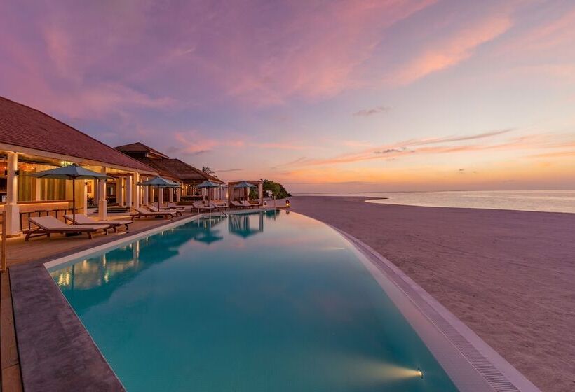 هتل Cinnamon Hakuraa Huraa Maldives All Inclusive