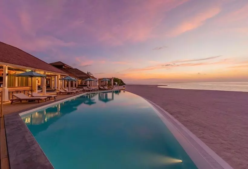 هتل Cinnamon Hakuraa Huraa Maldives All Inclusive