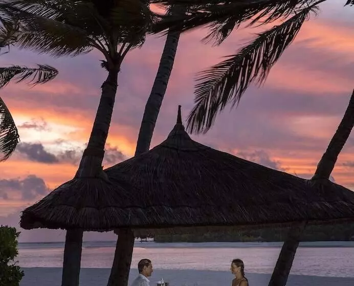 호텔 Naladhu Private Island Maldives