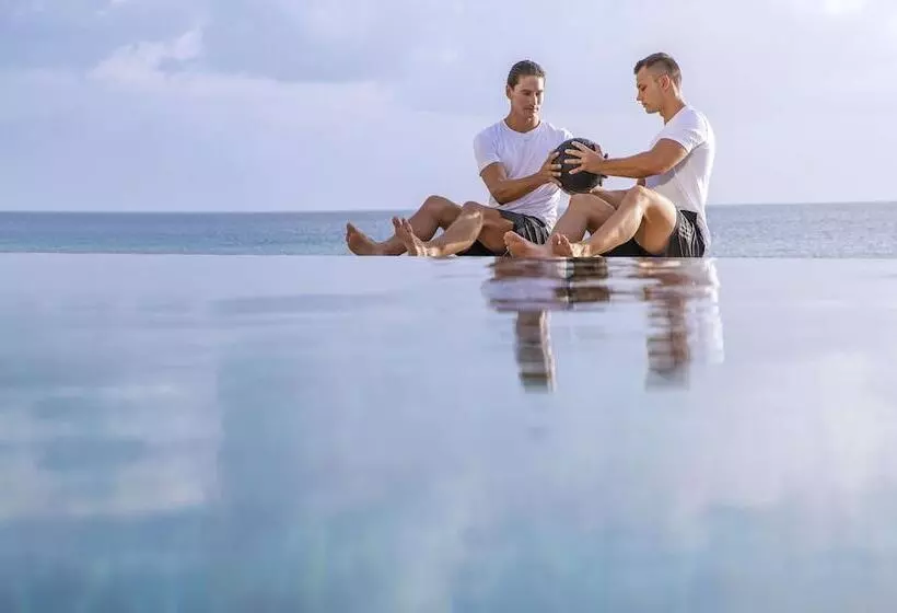 호텔 Naladhu Private Island Maldives