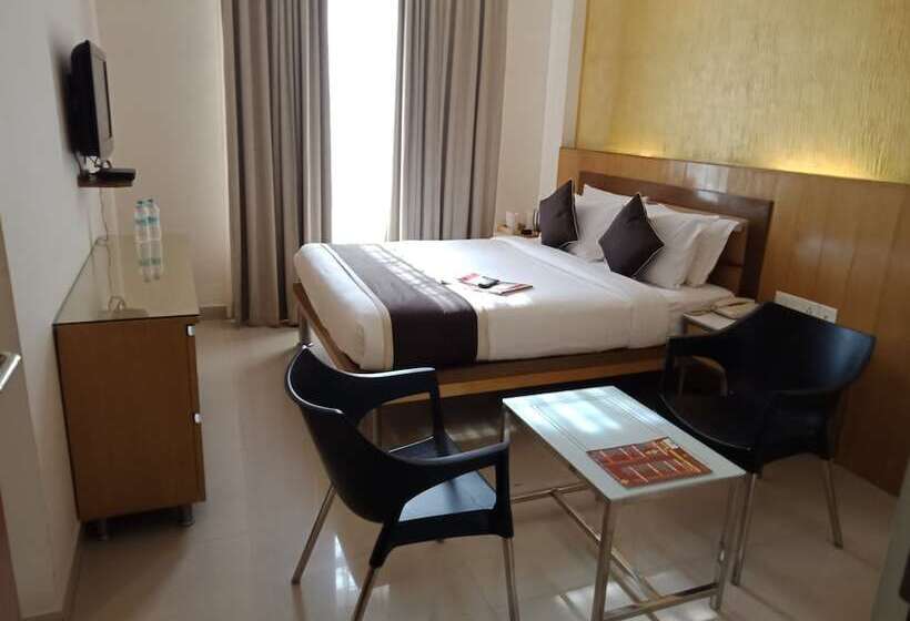 Hotel Sandesh Kingston