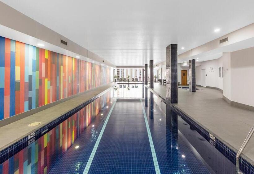 Meriton Suites Campbell Street, Sydney