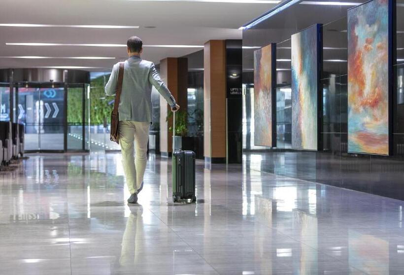 Meriton Suites Campbell Street, Sydney