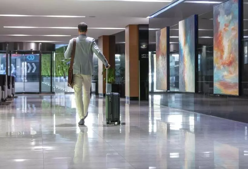 Meriton Suites Campbell Street, Sydney