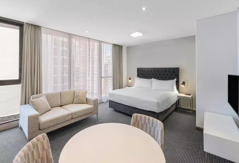Meriton Suites Campbell Street, Sydney