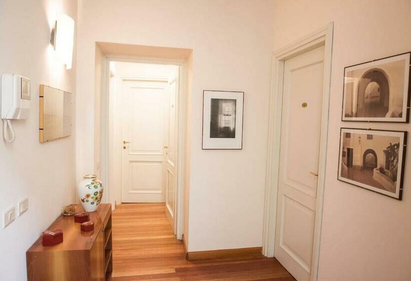 پانسیون Lo Studio   The House Of Travelers