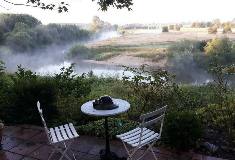 مبيت وإفطار Antiquitäten Café Schwarmstedt