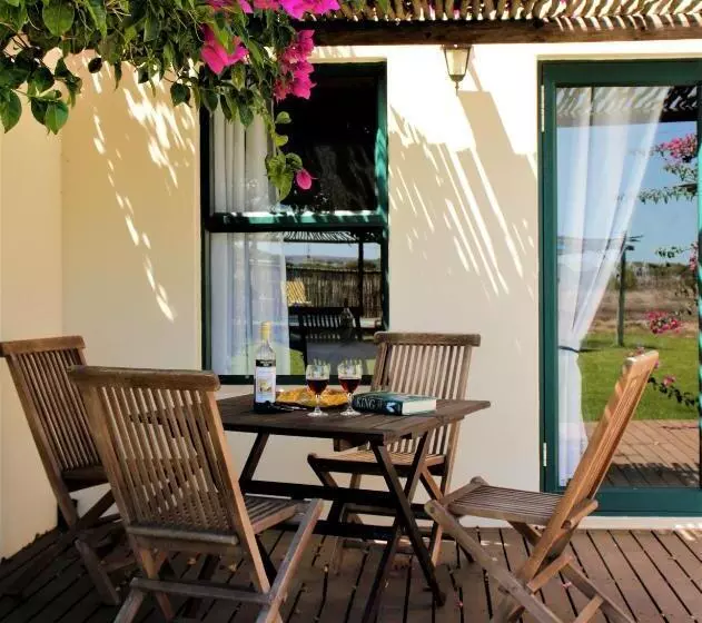 تختخواب و صبحانه Tortoise Trail Lodge