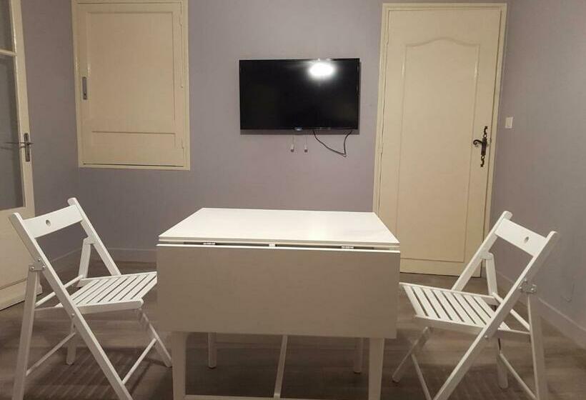 بنسيون Les Volets Rouges   Glace Du Pape