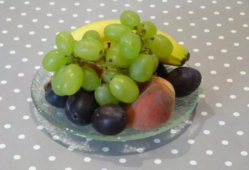 Aamiaismajoitus (B&B) Gästezimmer Am Hüstert