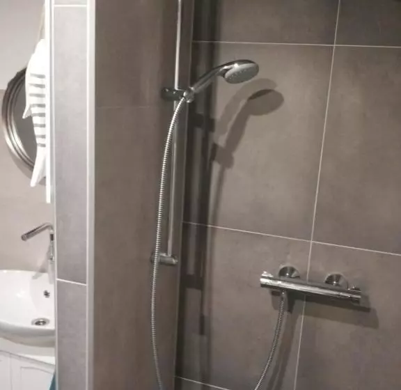 Aamiaismajoitus (B&B) Gästezimmer Am Hüstert