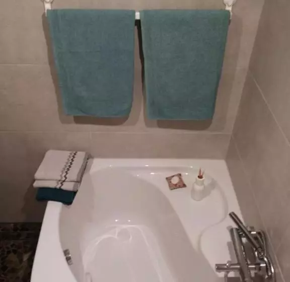 Aamiaismajoitus (B&B) Gästezimmer Am Hüstert