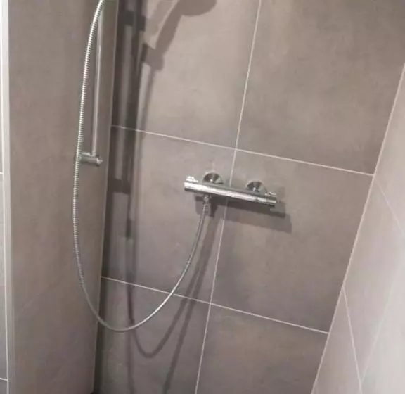 Aamiaismajoitus (B&B) Gästezimmer Am Hüstert