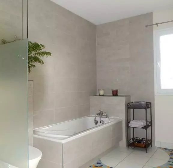 ベッドアンドブレックファースト Les Enselmes