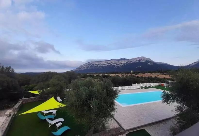 ホテル Borgo Rurale Cares