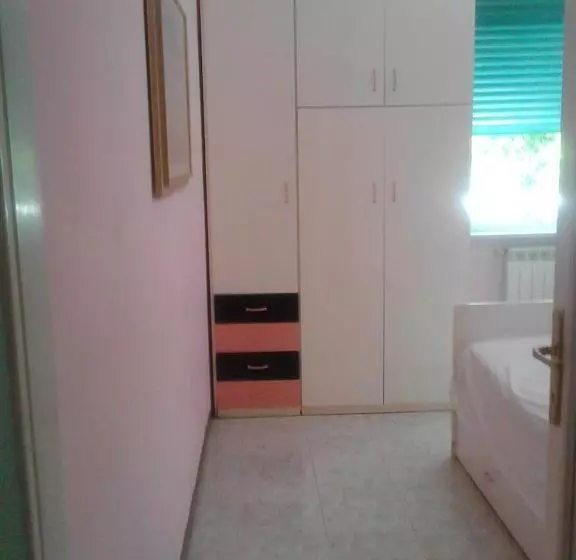 پانسیون Central Art House