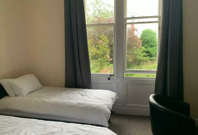 پانسیون Mayfair Guest House