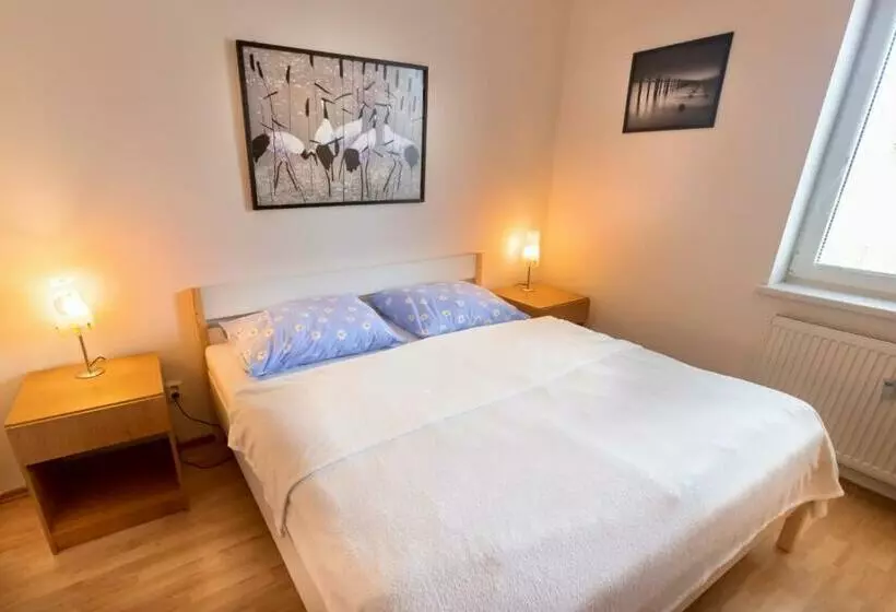 هتل Apartman Hugo
