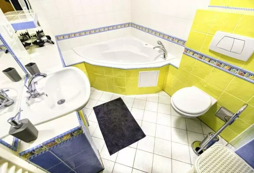 هتل Apartman Hugo