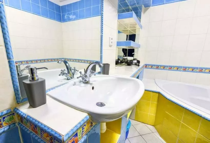 هتل Apartman Hugo