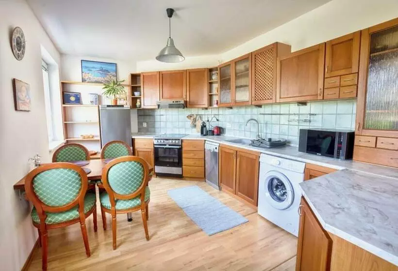 هتل Apartman Hugo