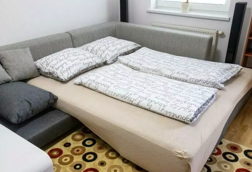 هتل Apartman Hugo