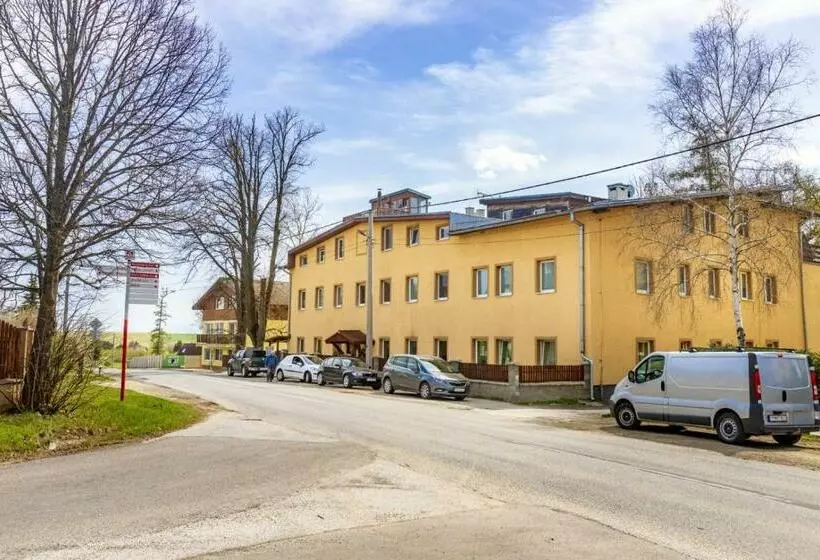هتل Apartman Hugo