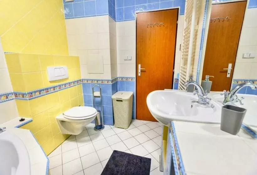 هتل Apartman Hugo