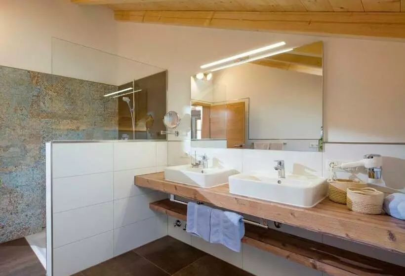 Hotelli Lainthalerhof