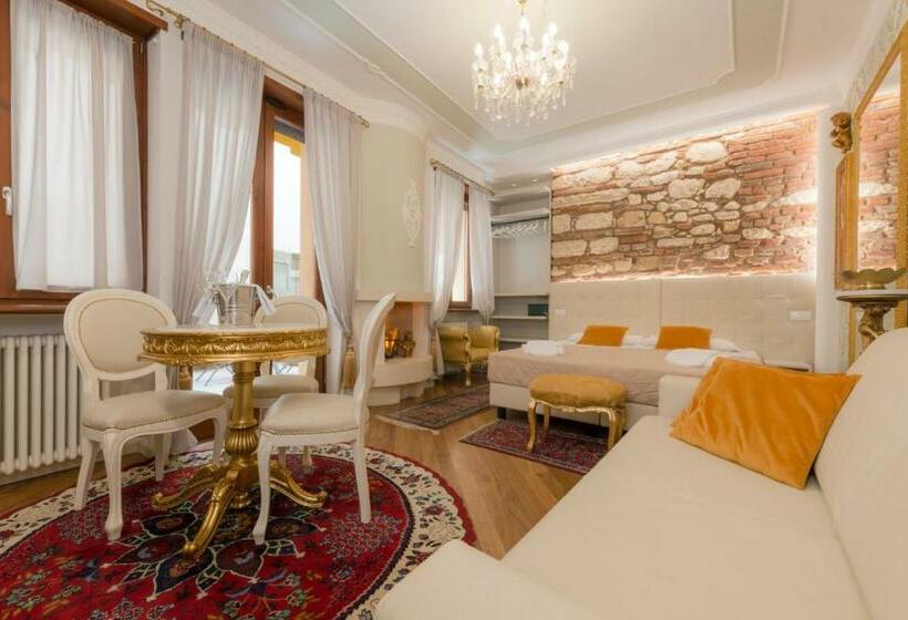 پانسیون Royal Giardini Dell Arena Relais   Royal Welcome