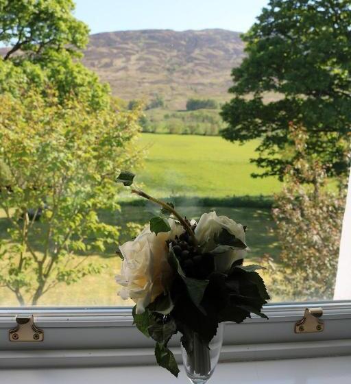 تختخواب و صبحانه Innishewan Farmhouse