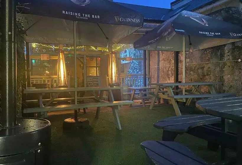 Aamiaismajoitus (B&B) The Bailey Bar & Lounge