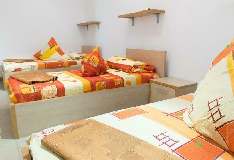 Пансион Decent Pipera