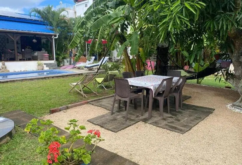 تختخواب و صبحانه Cazhibiscus