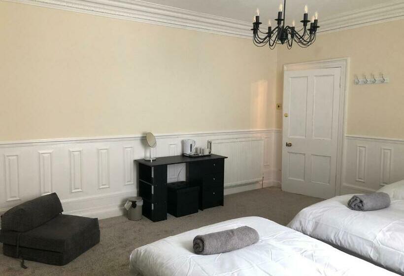 פנסיון Arbroath Angus Lodge