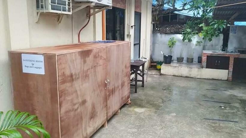 הוסטל Melronz Inn