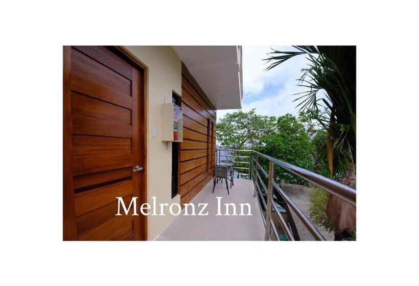 הוסטל Melronz Inn