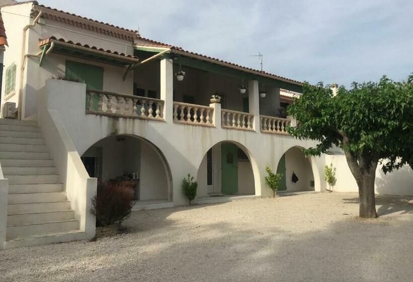 تختخواب و صبحانه Sur Les Pas De Pagnol